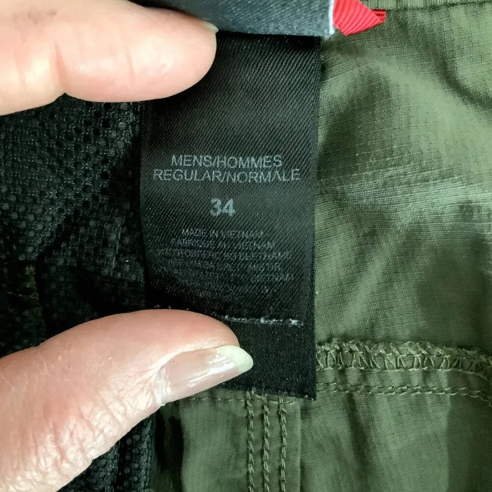 Men's The North Face Cargo/Hiking Shorts in Army Green Size 34